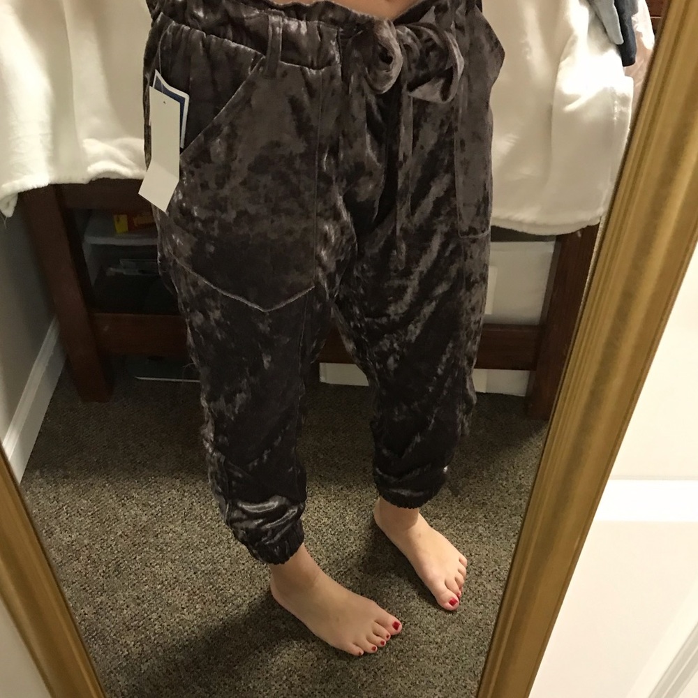 Jolt crushed velvet joggers.